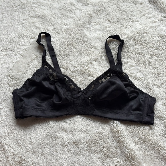 Vintage Smart Black Lace Unpadded Bra | Size 38B | Classic Wire-Free Lingerie - Picture 3 of 7